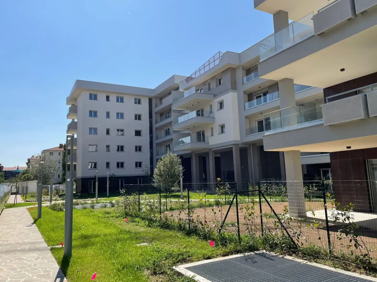nuovi appartamenti milano foto esterna prospettiva destra